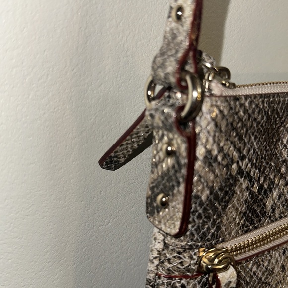 Kate Spade - Metallic Python Embossed crossbody. Two Tone. Excellent used. - Picture 10 of 14